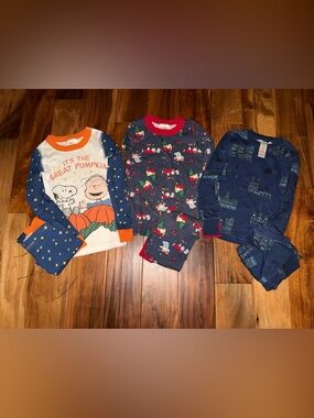 3 pajama sets bundle
Size 6-7